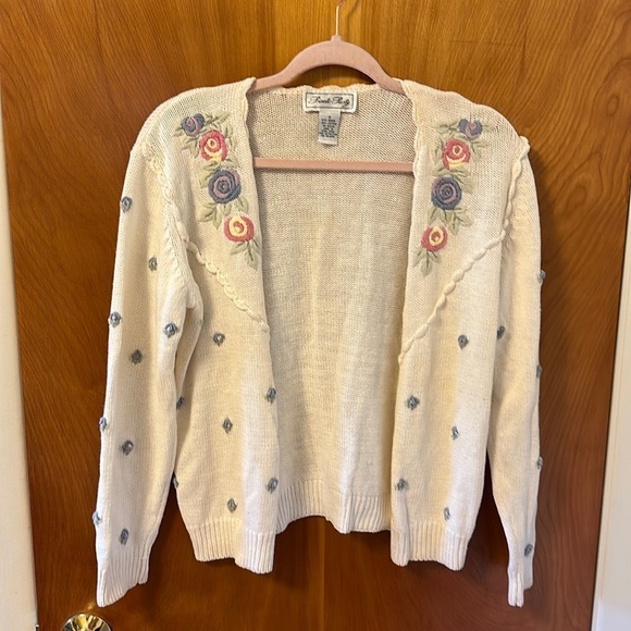 Vintage‎ Private Party - Floral Embroidered Cardigan with pearl buttons - Picture 1 of 7